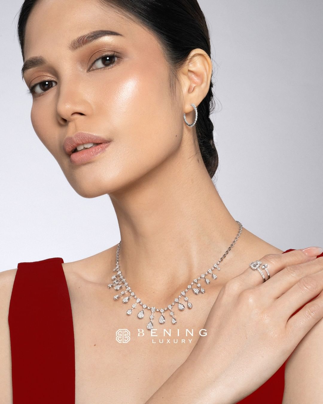 REYN HOOP EARRINGS IN WHITE GOLD