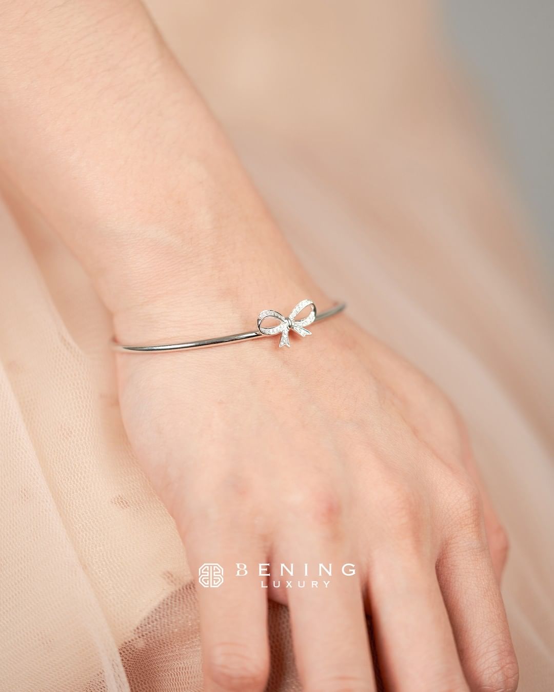 AGALIA BANGLE